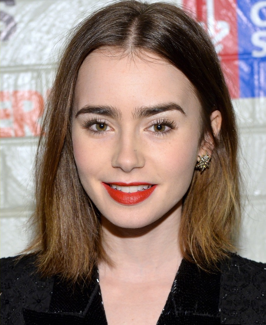 Lily Collins Photo (  )   /  - 11