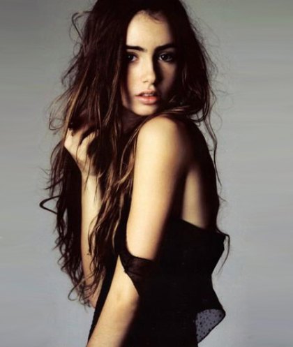 Lily Collins Photo (  )   /  - 48