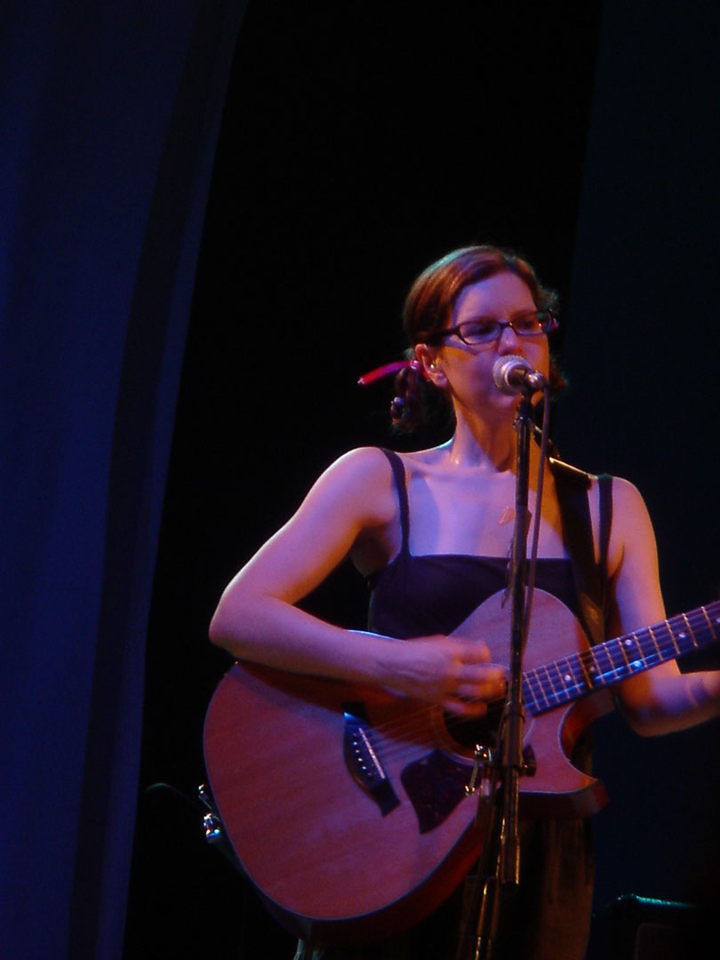 Lisa Loeb Photo (  )   /  - 2