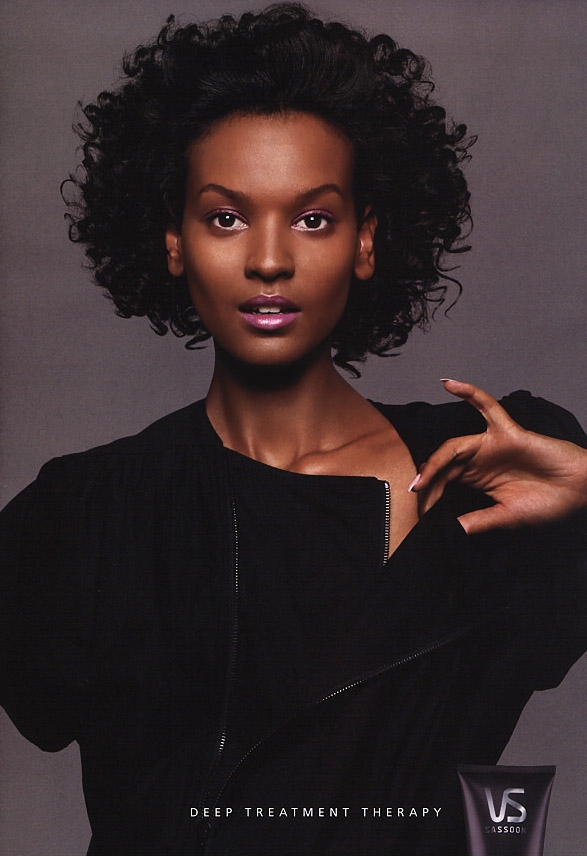 Liya Kebede Photo (  )    /  - 11