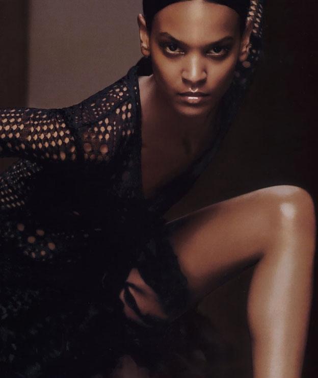 Liya Kebede Photo (  )    /  - 23