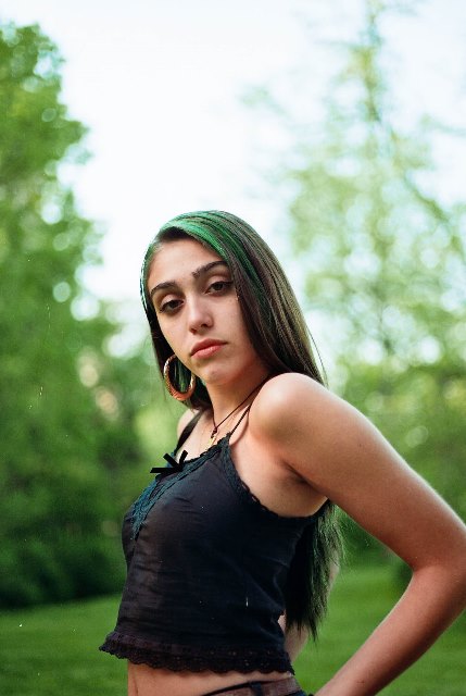 Lourdes Leon Photo (  )    /  - 9