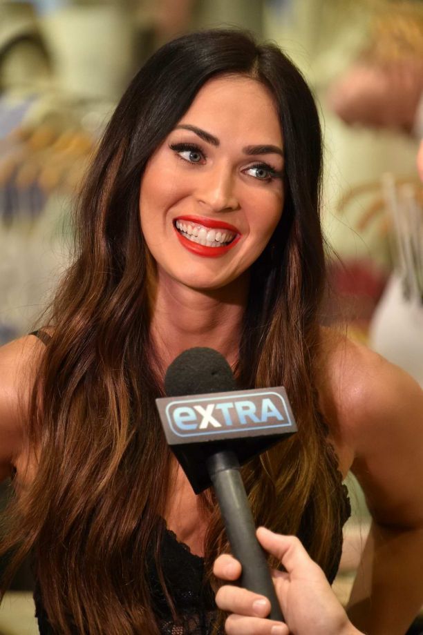 Megan Fox Photo (  )    /  - 38