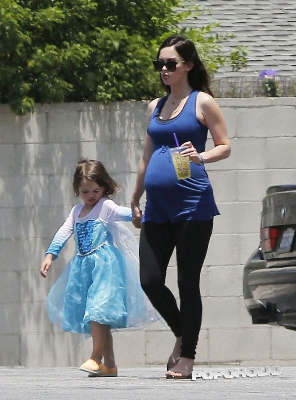 Megan Fox Photo (  )    /  - 58