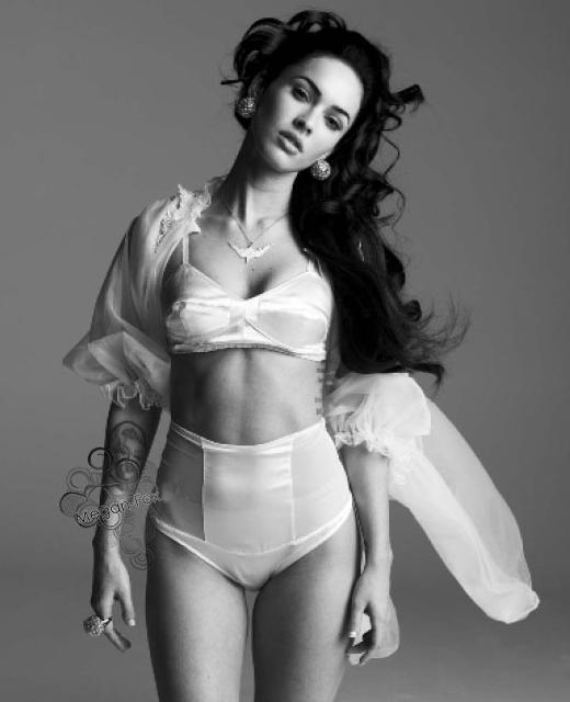 Megan Fox Photo (  )    /  - 127