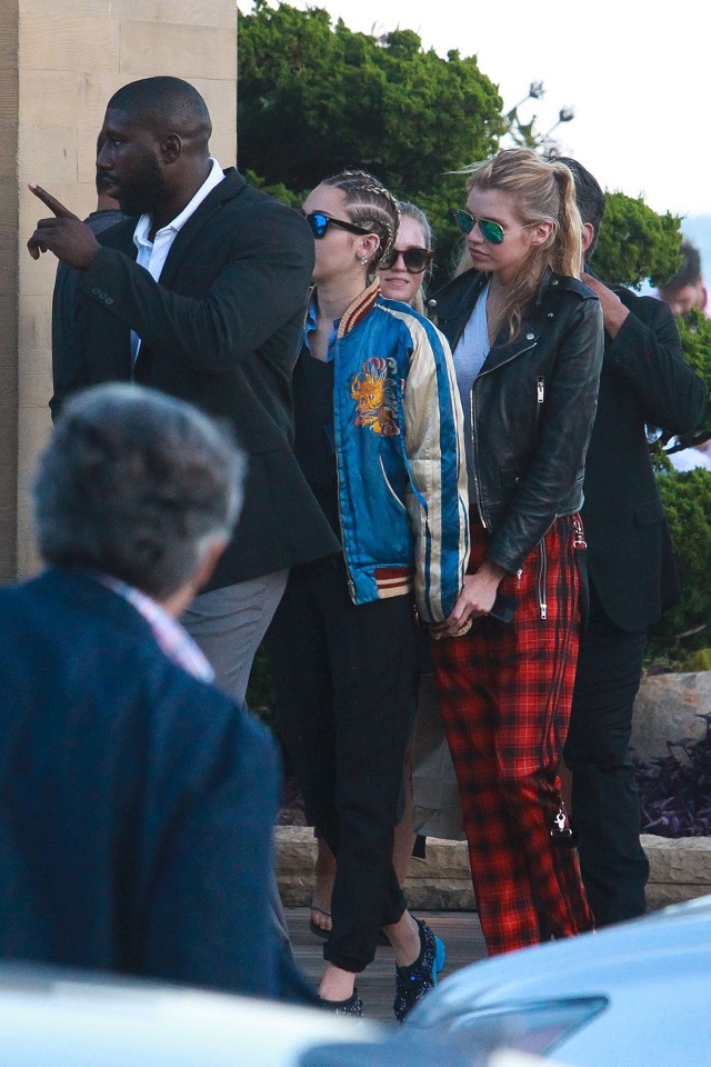   (Miley Cyrus)  -     /  - 113