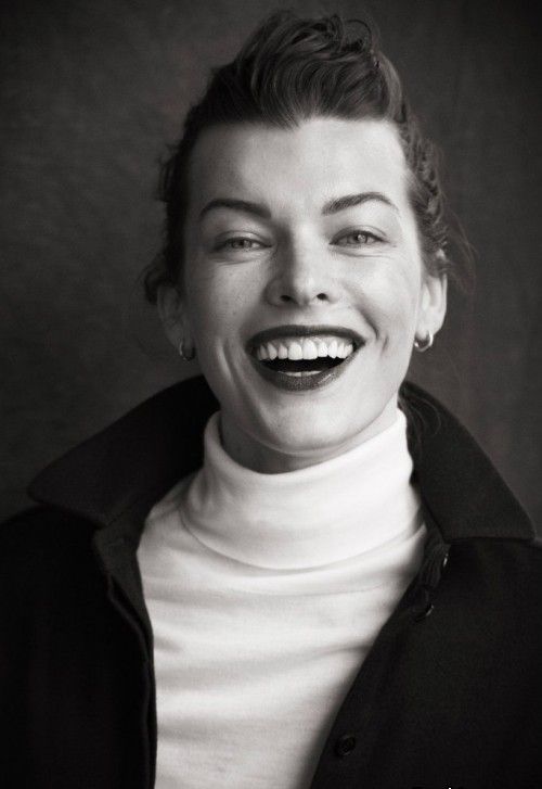 Milla Jovovich Photo (  )   /  - 43
