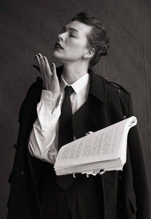 Milla Jovovich Photo (  )   /  - 46