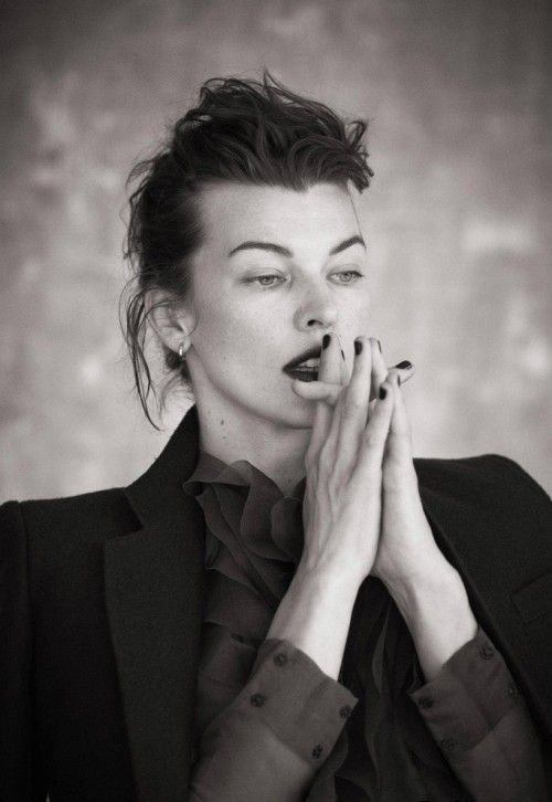 Milla Jovovich Photo (  )   /  - 47