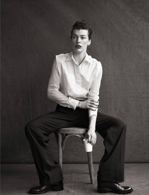 Milla Jovovich Photo (  )   /  - 48