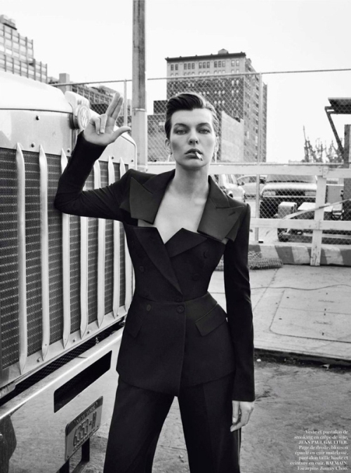 Milla Jovovich Photo (  )   /  - 81