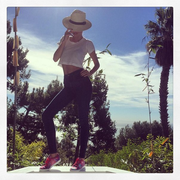 Miranda Kerr Photo (  )   /  - 82