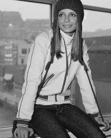 Mischa Barton Photo (  )   /  - 61