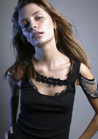 Mischa Barton Photo (  )   /  - 72