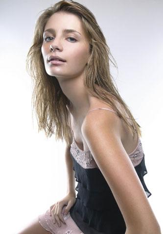 Mischa Barton Photo (  )   /  - 75