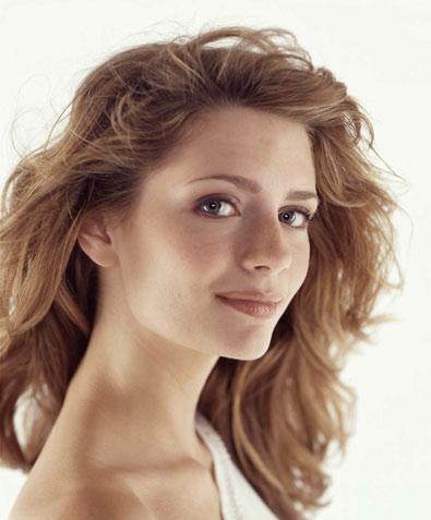 Mischa Barton Photo (  )   /  - 77