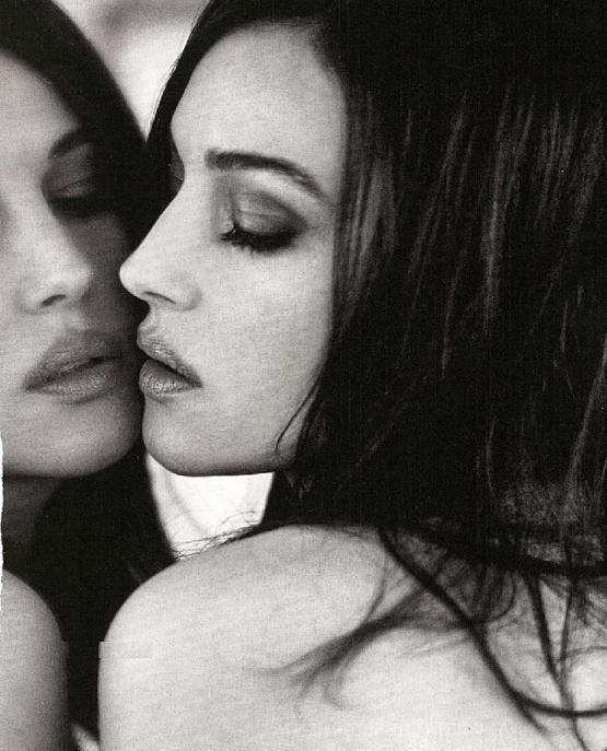 Monica Bellucci Photo (  )   /  - 60
