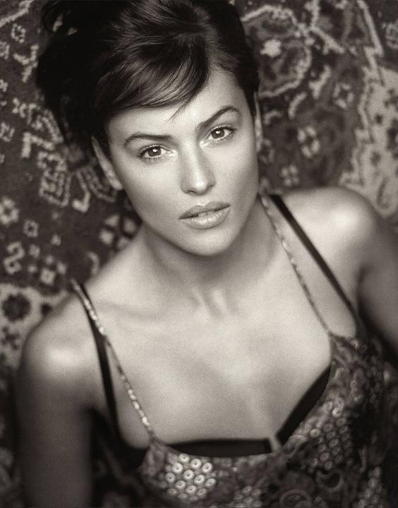 Monica Bellucci Photo (  )   /  - 87