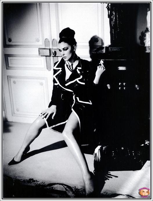 Monica Bellucci Photo (  )   /  - 90