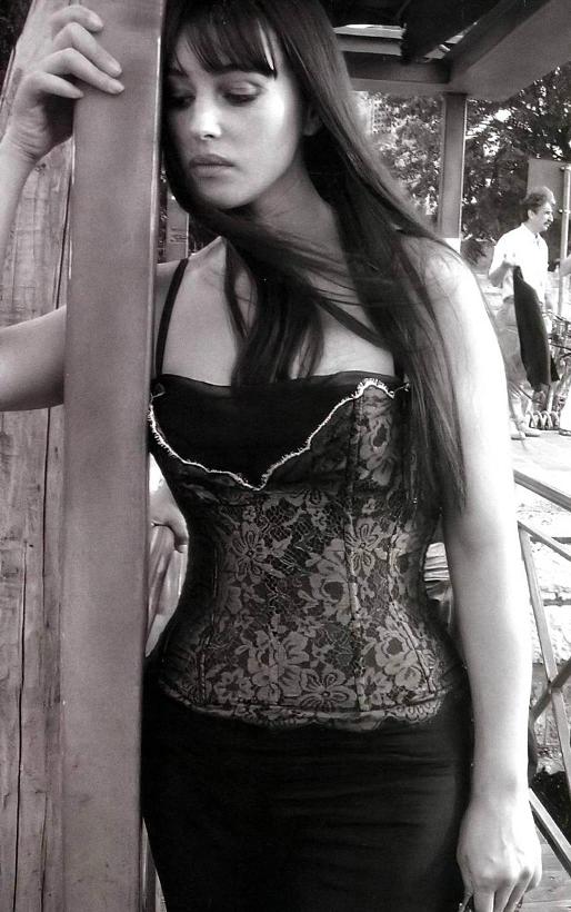 Monica Bellucci Photo (  )   /  - 108