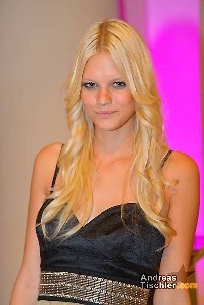 Nadine Leopold Photo (  )   /  - 13