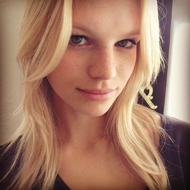 Nadine Leopold Photo (  )   /  - 16