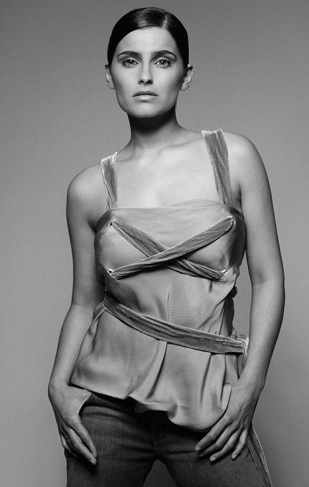 Nelly Furtado Photo (  )   /  - 14