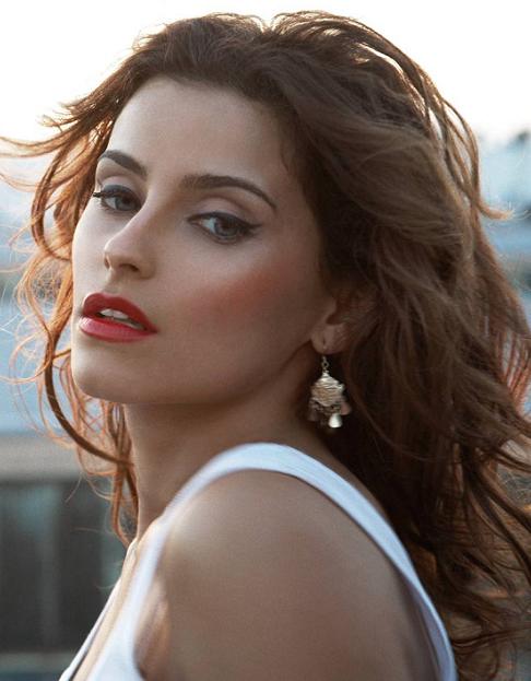 Nelly Furtado Photo (  )   /  - 15