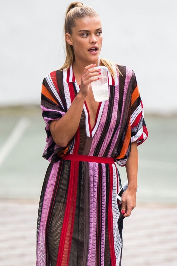 Nina Agdal Photo (  )  /  - 75