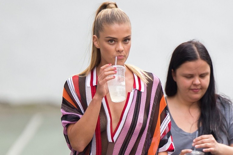 Nina Agdal Photo (  )  /  - 77