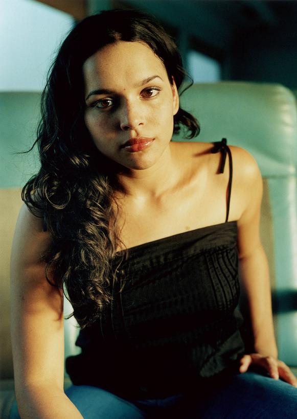 Norah Jones Photo (  )   /  - 4