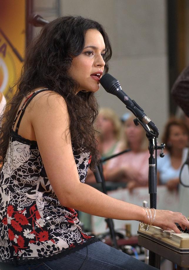 Norah Jones Photo (  )   /  - 6