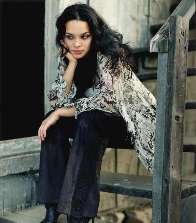 Norah Jones Photo (  )  