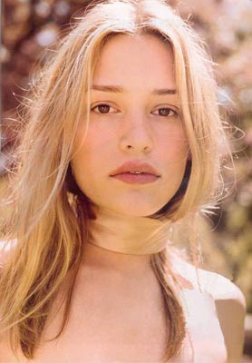 Piper Perabo Photo (  )   ,  /  - 20