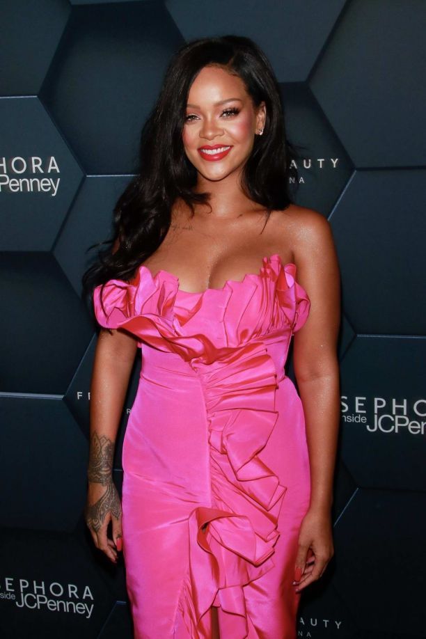 Rihanna Photo ( )    /  - 25