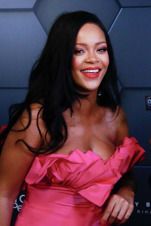 Rihanna Photo ( )    /  - 27