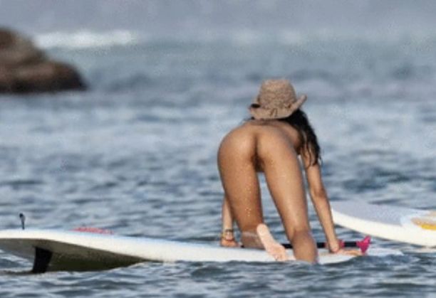 Rihanna Photo ( )    /  - 38