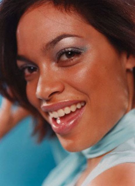 Rosario Dawson Photo (  )   /  - 35