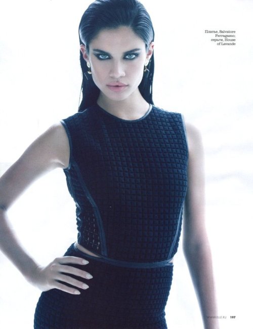 Sara Sampaio Photo (  )   /  - 96