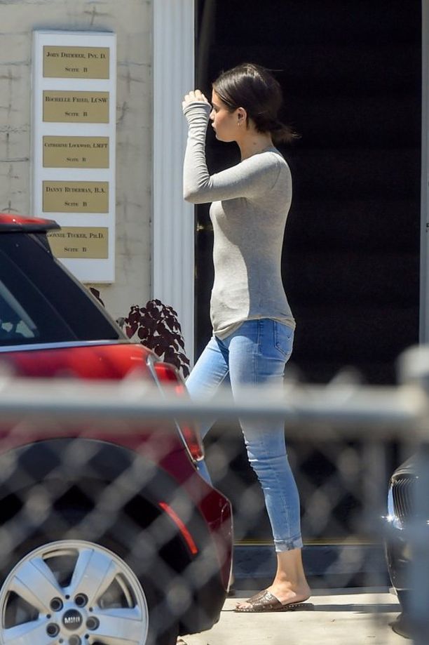 Selena Gomez Photo (   )   /  - 76