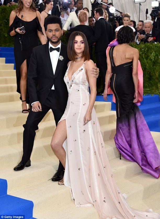 Selena Gomez Photo (   )   /  - 94
