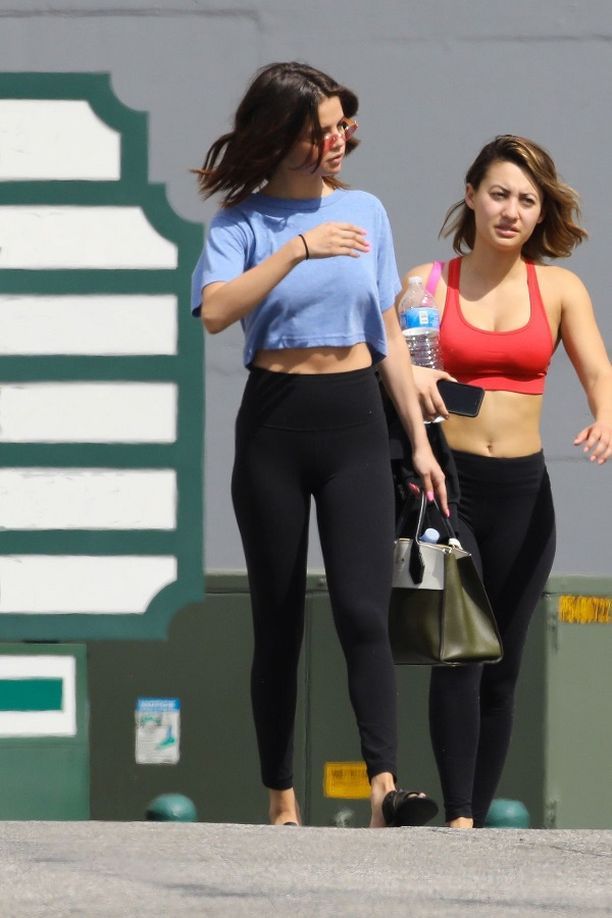 Selena Gomez Photo (   )   /  - 104