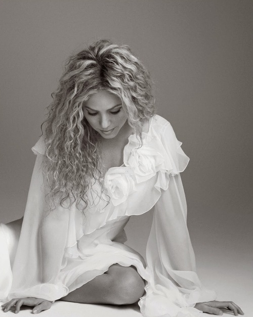 Shakira Photo ( )   /  - 50