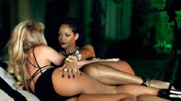Shakira Photo ( )   /  - 54