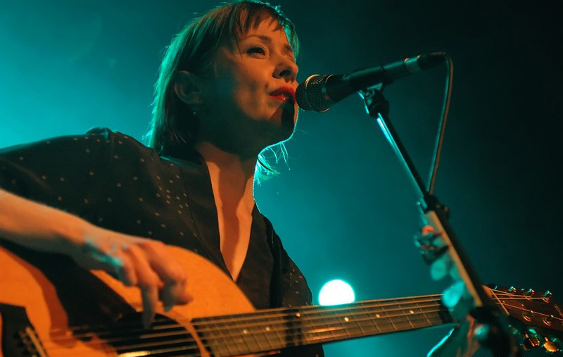 Suzanne Vega Photo (  )   /  - 3