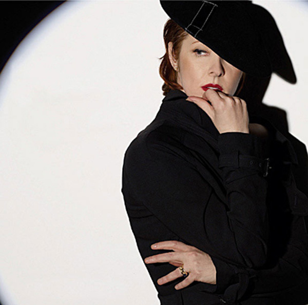 Suzanne Vega Photo (  )   /  - 6