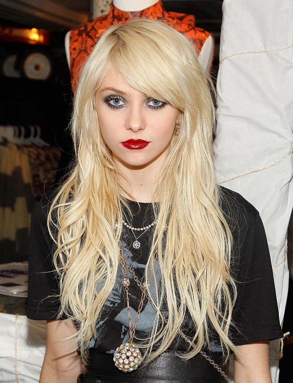 Taylor Momsen Photo (  )  ,  /  - 17