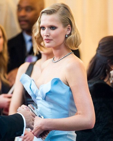 Toni Garrn Photo (  )   /  - 51