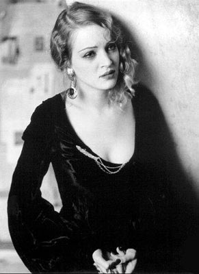 Uma Thurman Photo (  )   /  - 80