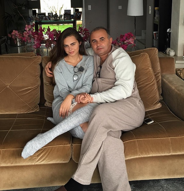   (Xenia Deli)  - ,  62-    /  - 54